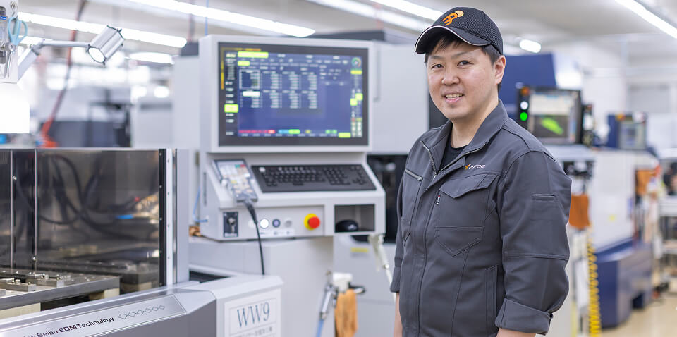 production ワイヤー放電担当 K.Fさん